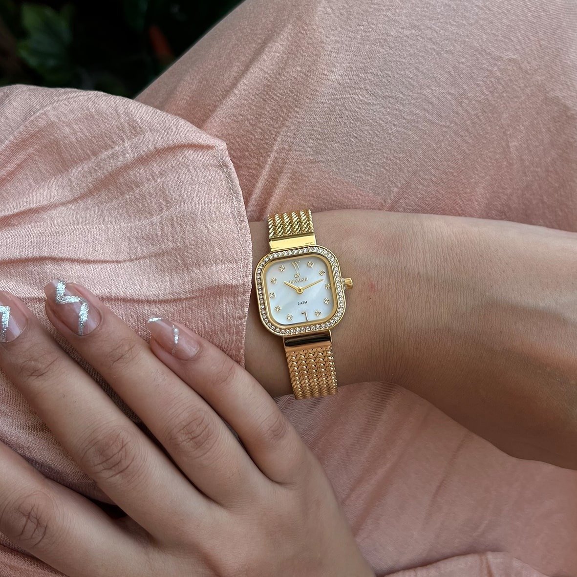 ساعات نسائية شبكي