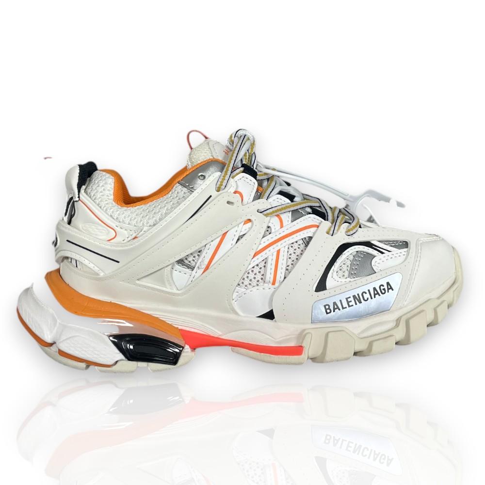 Balenciaga -بالينسياغا