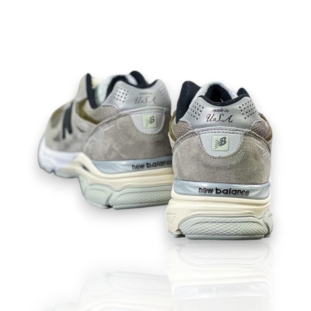 New Balance 990