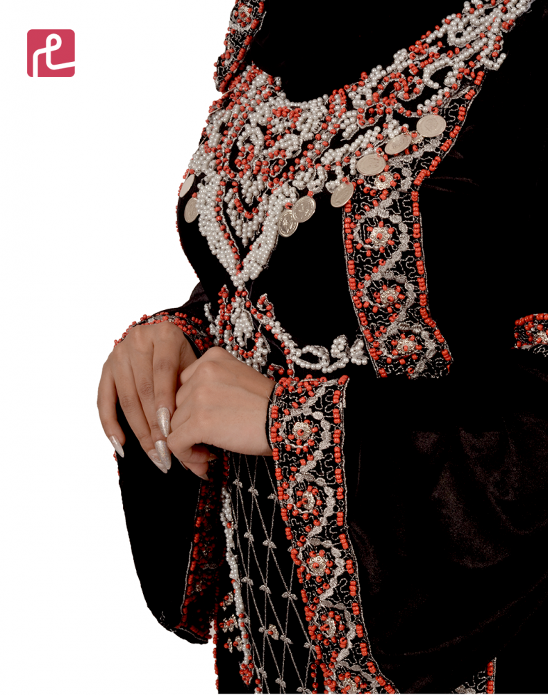 زي صنعاني بتطريز المرجان