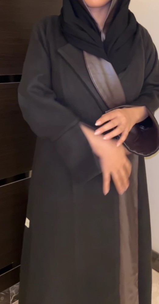 أسود