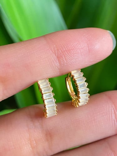 ( E ) earring  "White"