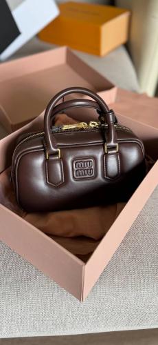 شنطة miu miu مقاس 22cm
