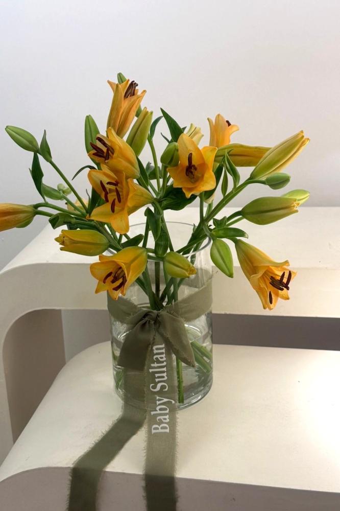 فازة ورد طبيعي ليليوم أورنج