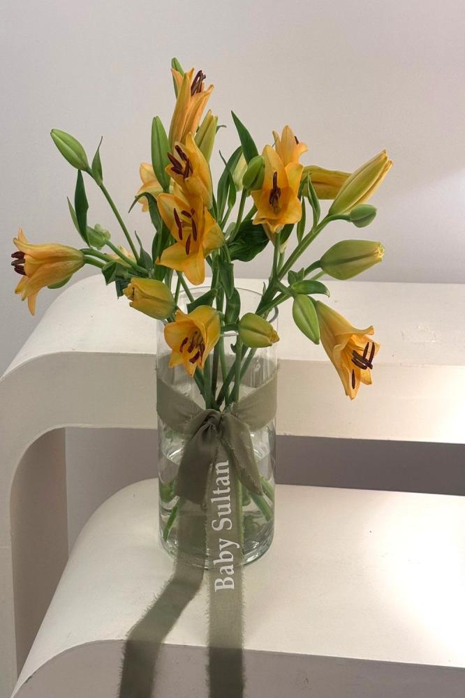 فازة ورد طبيعي ليليوم أورنج