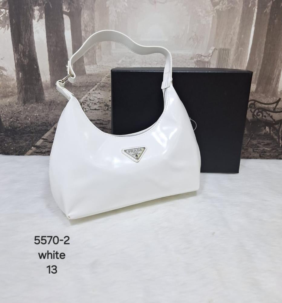 Prada bag - حقيبة التميز