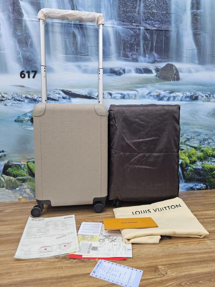 Louis Vuitton Airplane Travel Bag حقيبة التميز