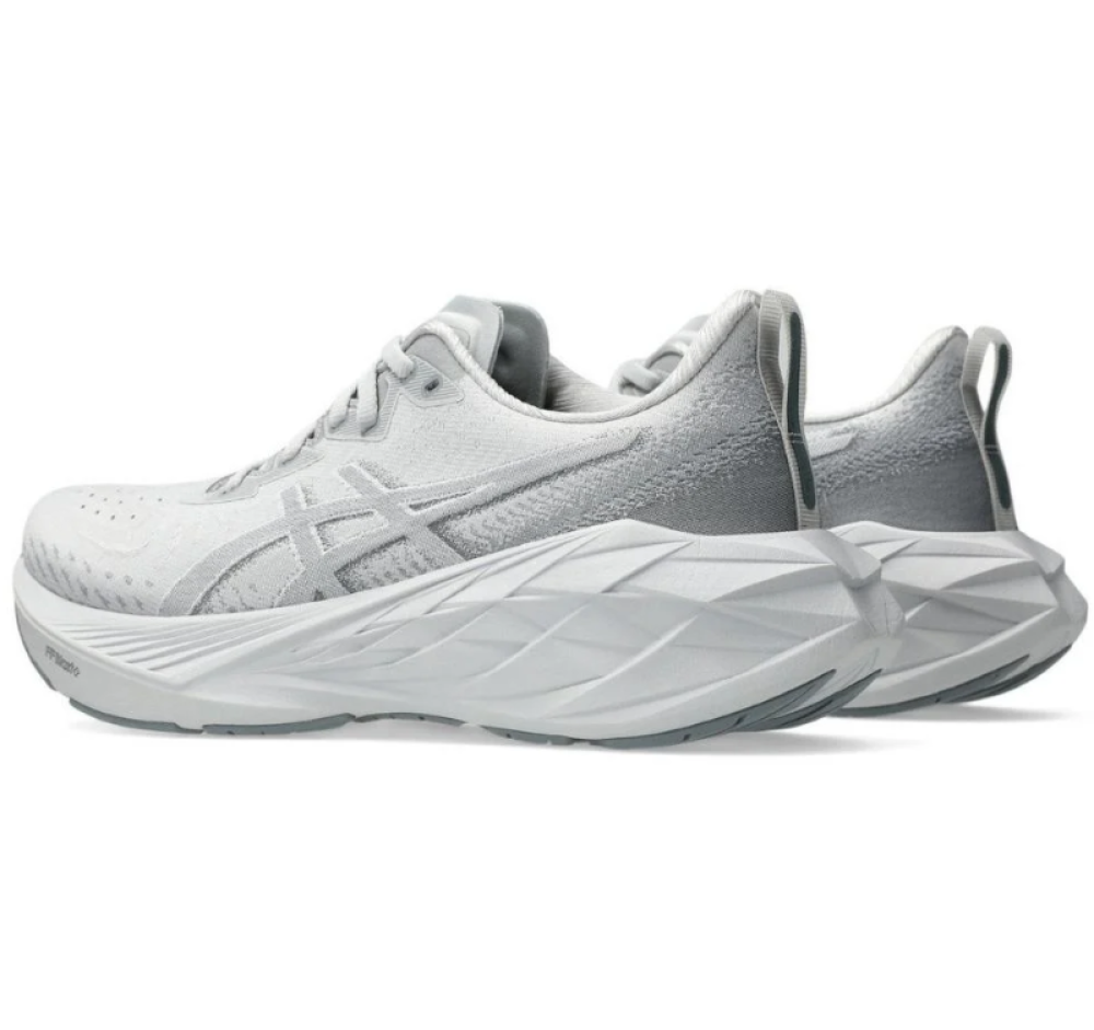 ASICS NOVABLAST 4