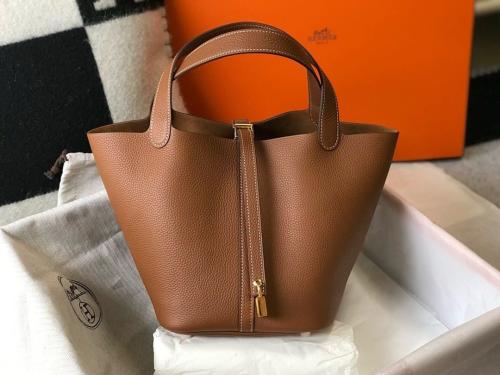 شنطه من Hermes