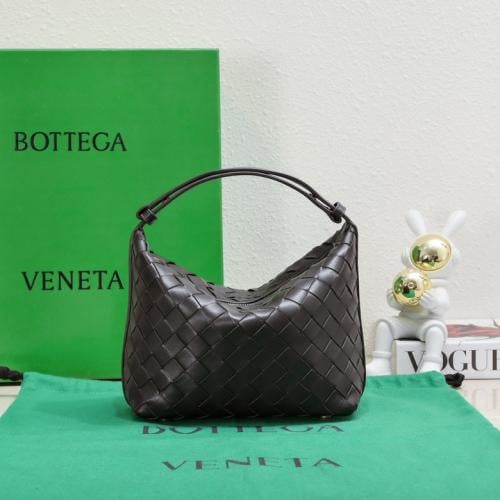 شنطة من Bottega