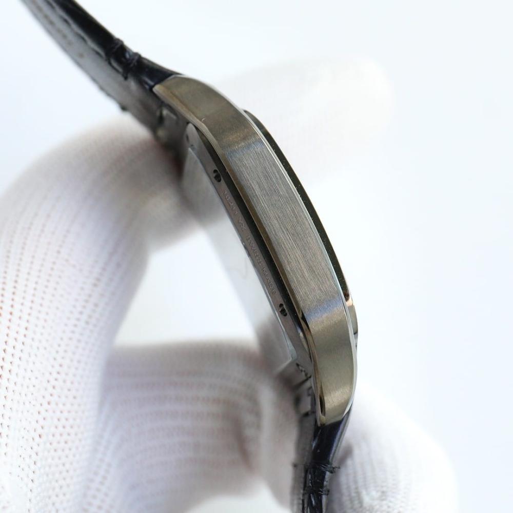 ساعة من Cartier