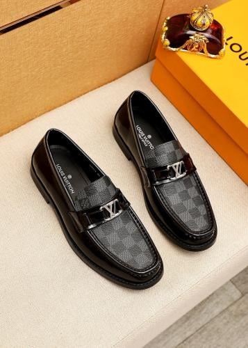 شوز من LV