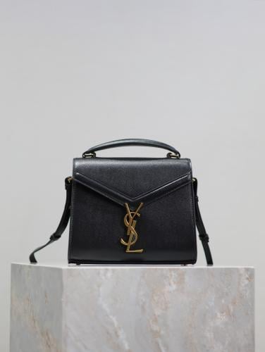 شنطة من YSL