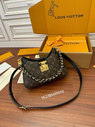 شنطه من Louis Vuitton