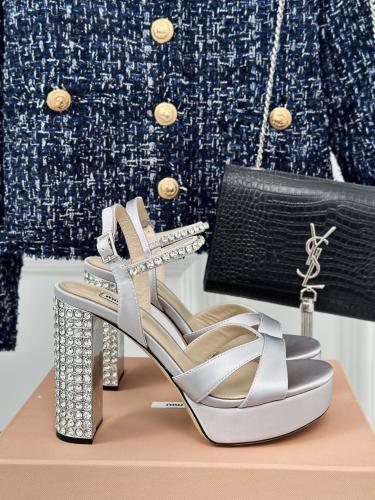 كعب من miumiu
