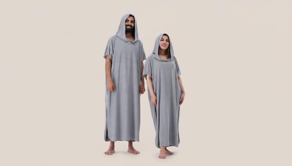 روب حمام رجالي ونسائي بتصميم عملي بخلفية هادئة من افضل محلات ارواب الح