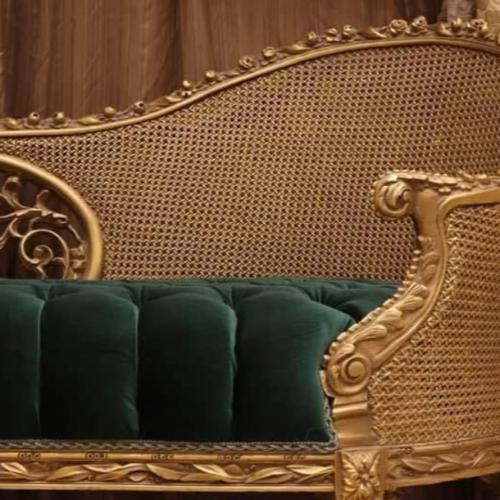 طقم كنب مع طاولة