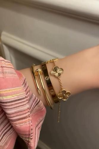 بكج ناعم وفخم ذهبي