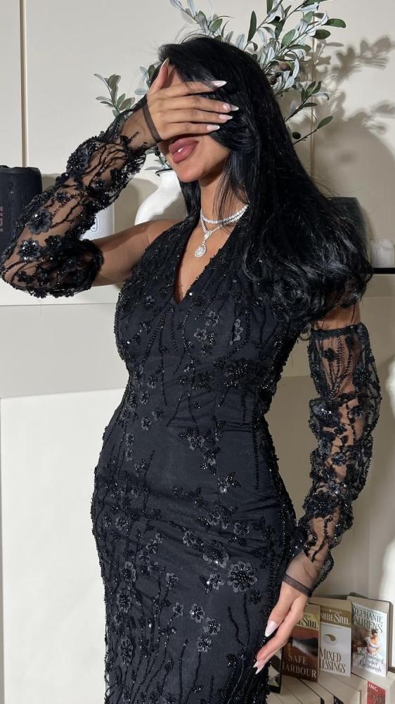 فستان سهرة اسود بتطريز ترتر