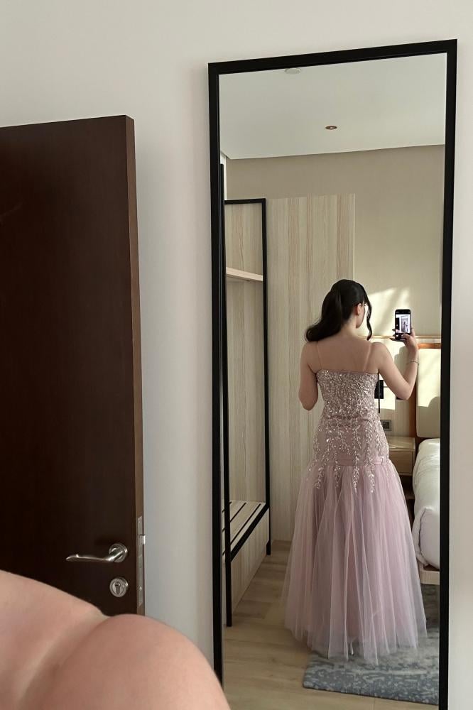 فستان سهرة وردي باودر بتصميم ميرميد فاخر