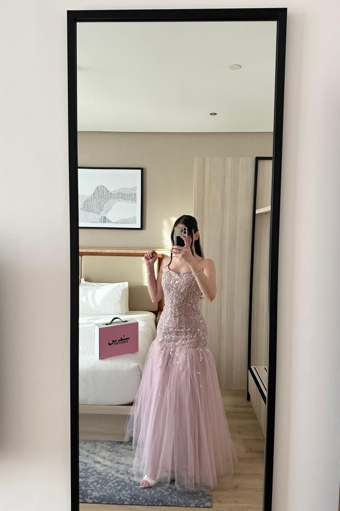 فستان سهرة وردي باودر بتصميم ميرميد فاخر