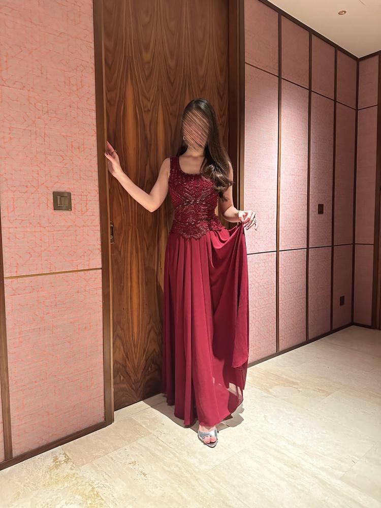 فستان سهرة احمر شيفون بتصميم مطرز