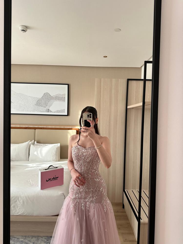 فستان سهرة وردي باودر بتصميم ميرميد فاخر