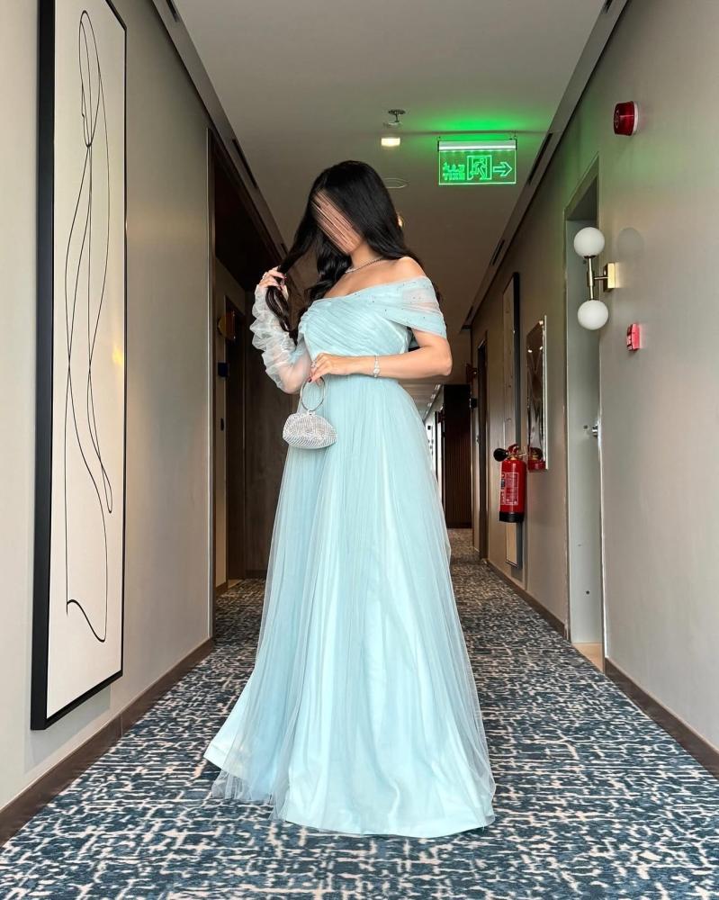 فستان سهرة سماوي انيق