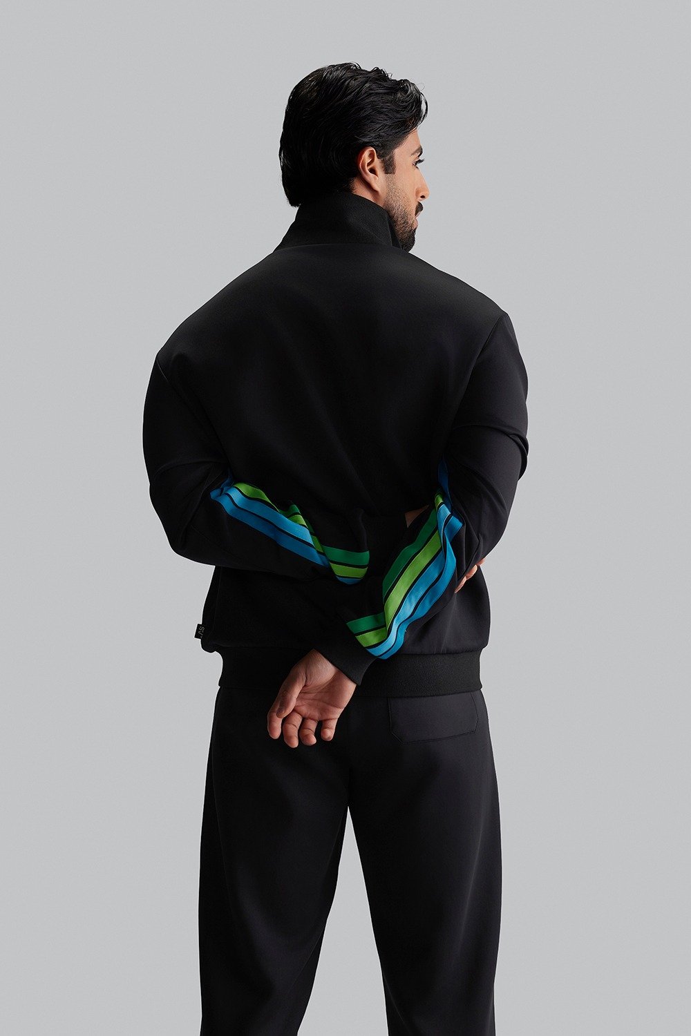 جاكيت رياضي بخطوط  SV (مناسب للجنسين)