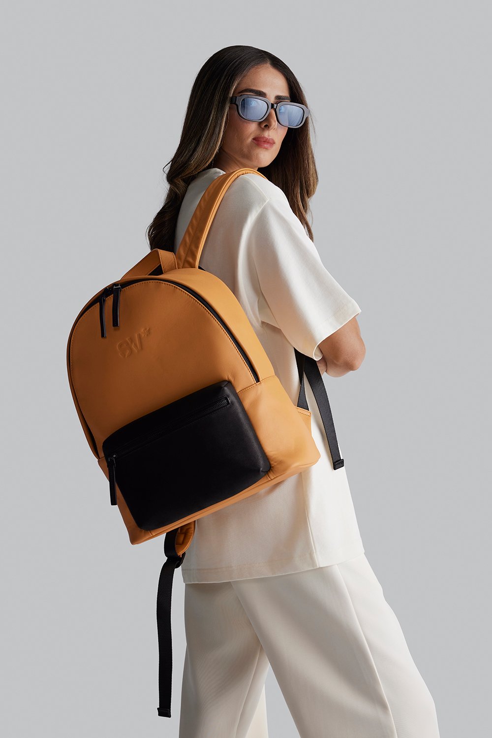 حقيبة ظهر جلدية - تان (مناسب للجنسين)