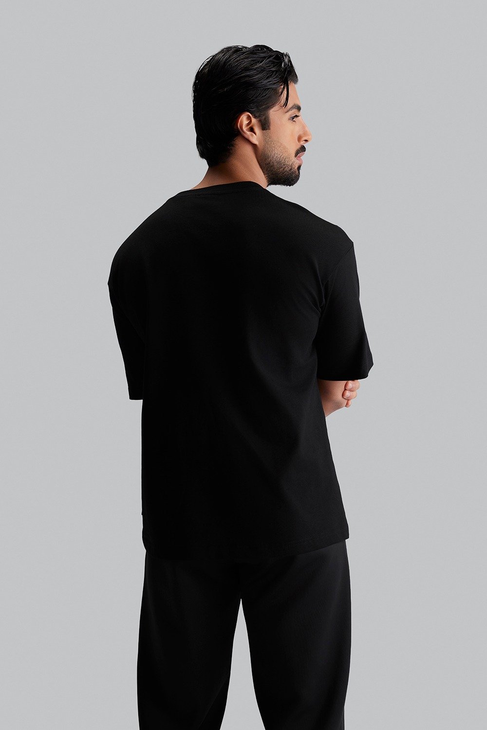 تي شيرت قصّة واسعة بخطوط SV (مناسب للجنسين)