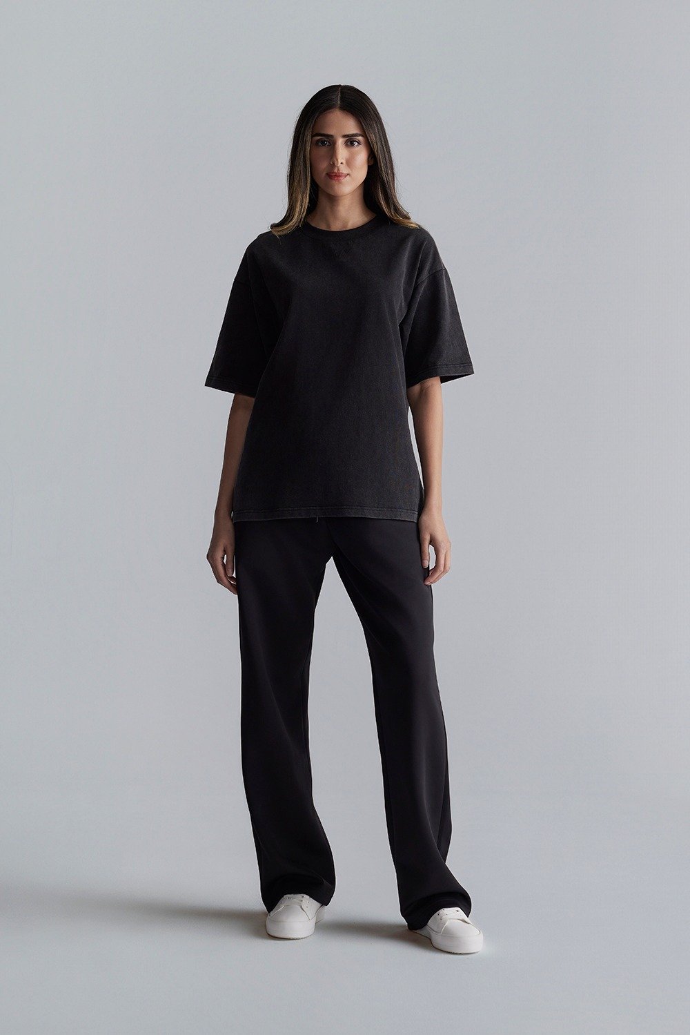 تي شيرت قصّة واسعة بختم SV (مناسب للجنسين)