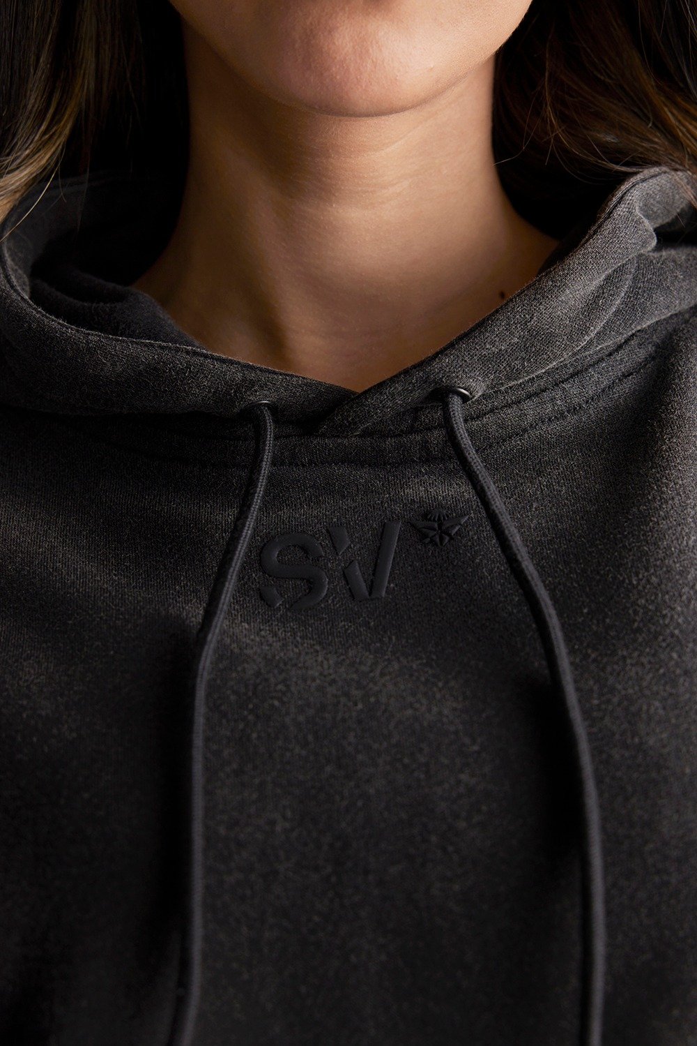 هودي قصّة واسعة بختم SV (مناسب للجنسين)