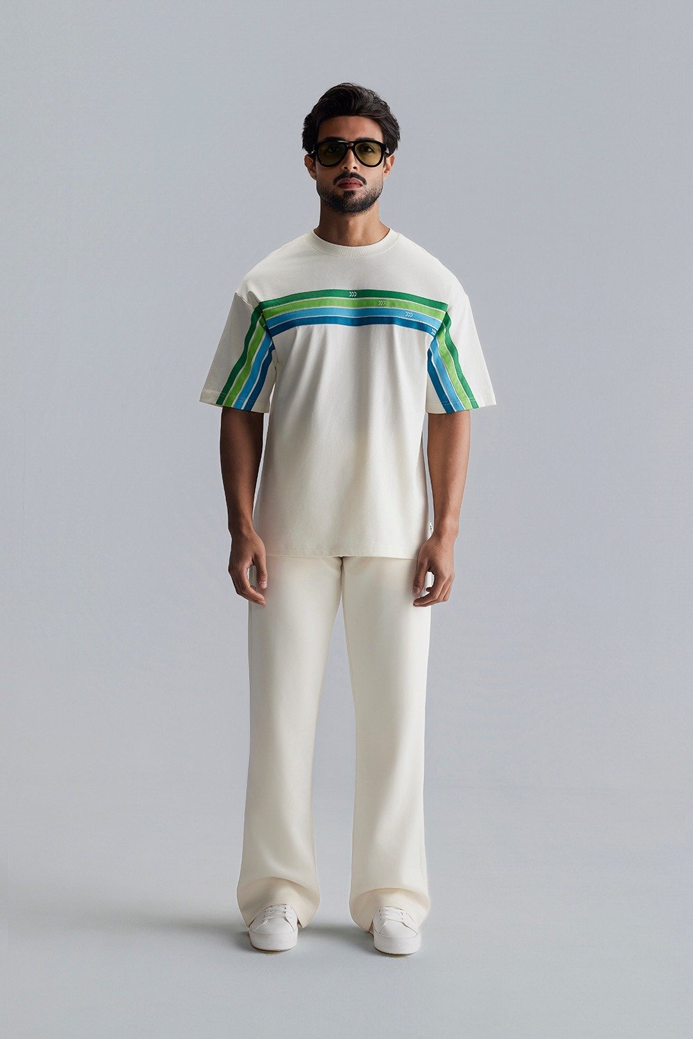 تي شيرت قصّة واسعة بخطوط SV (مناسب للجنسين)