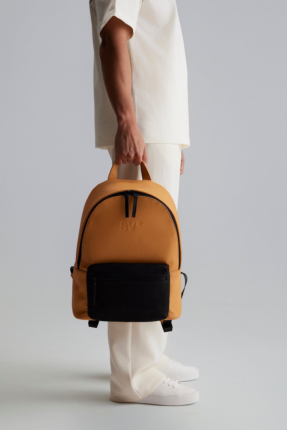 حقيبة ظهر جلدية - تان (مناسب للجنسين)