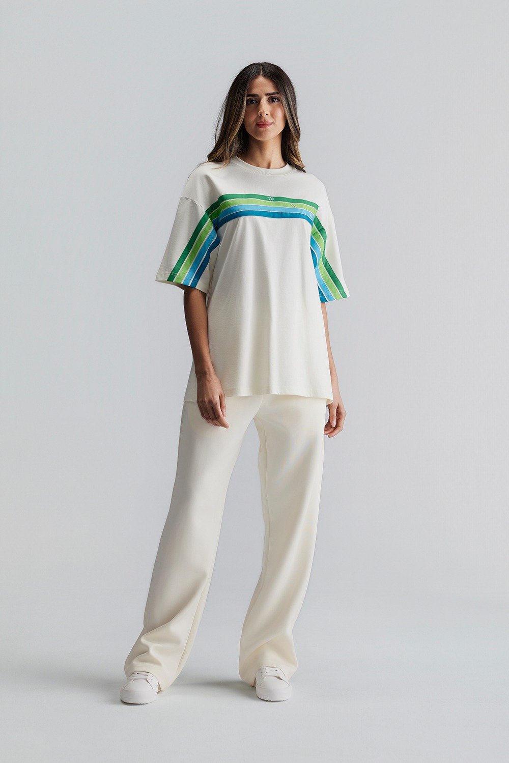 تي شيرت قصّة واسعة بخطوط SV (مناسب للجنسين)