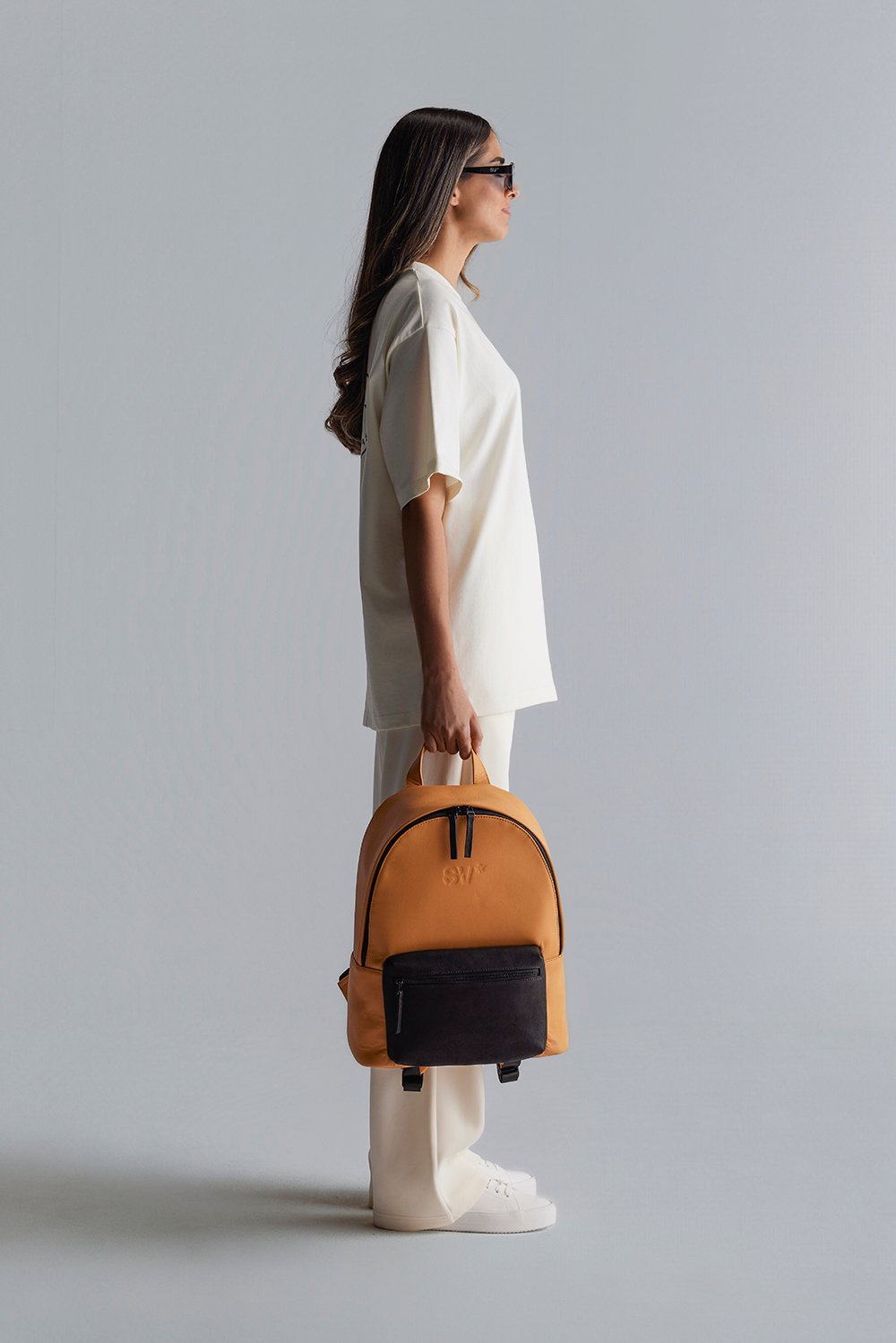 حقيبة ظهر جلدية - تان (مناسب للجنسين)