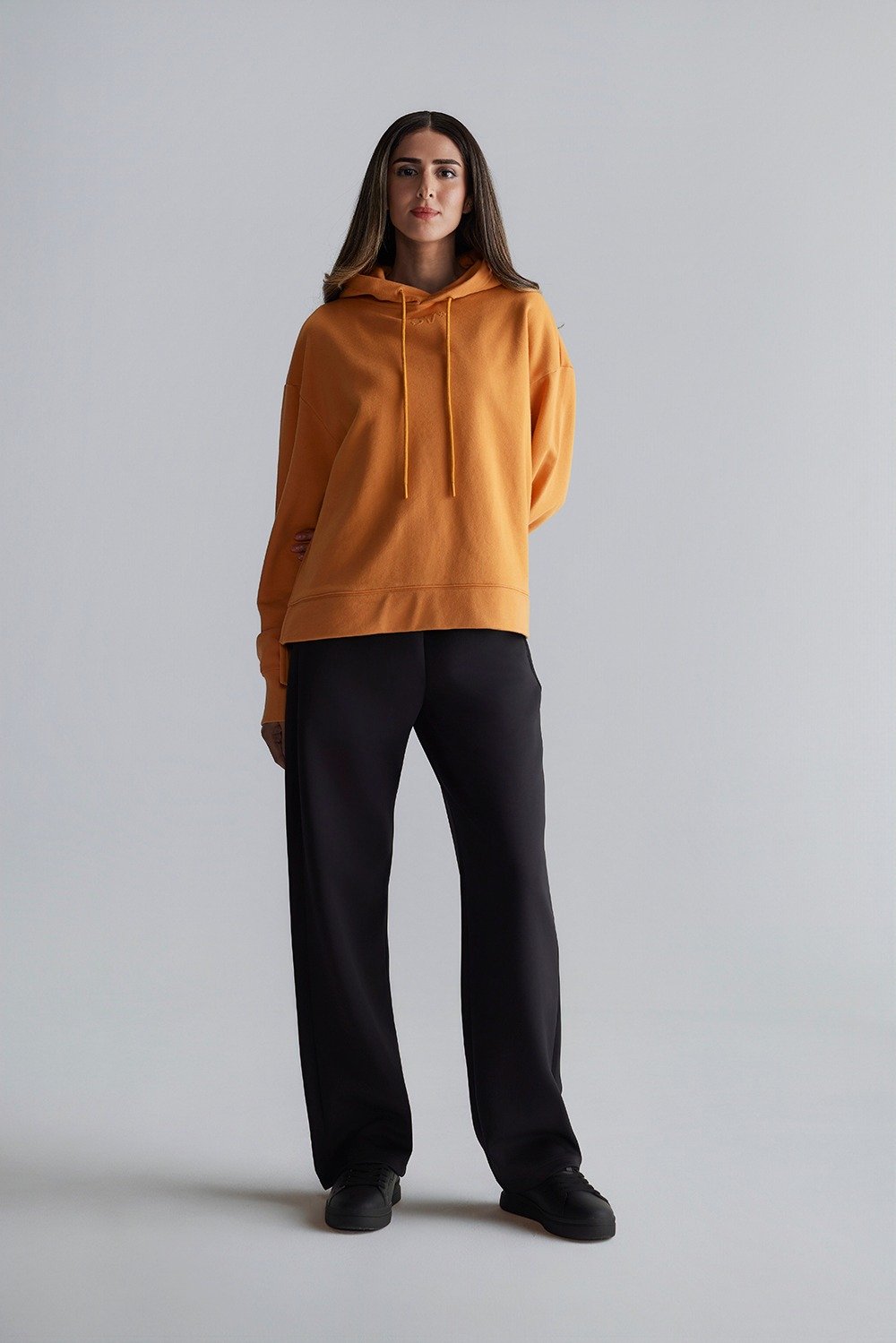 هودي قصّة واسعة بختم SV (مناسب للجنسين)