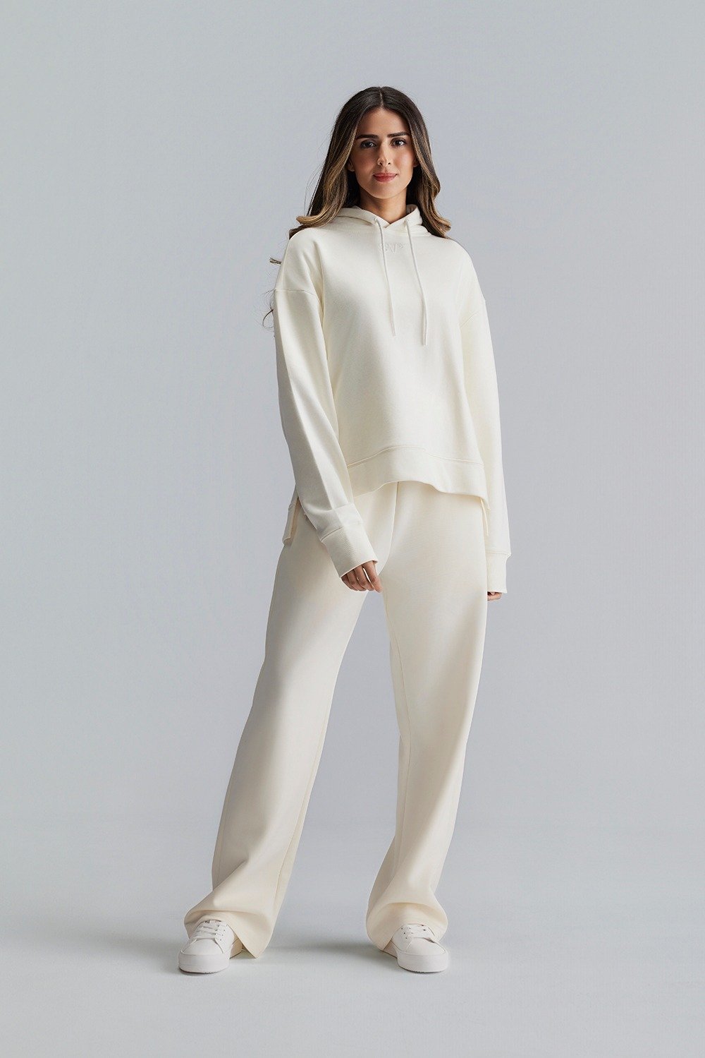 هودي قصّة واسعة بختم SV (مناسب للجنسين)