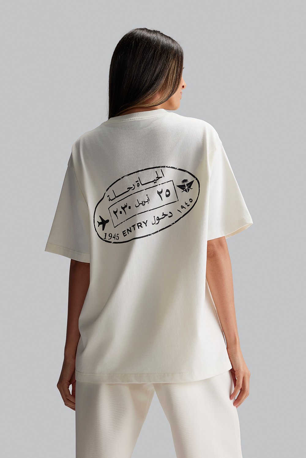 تي شيرت قصّة واسعة بختم SV (مناسب للجنسين)