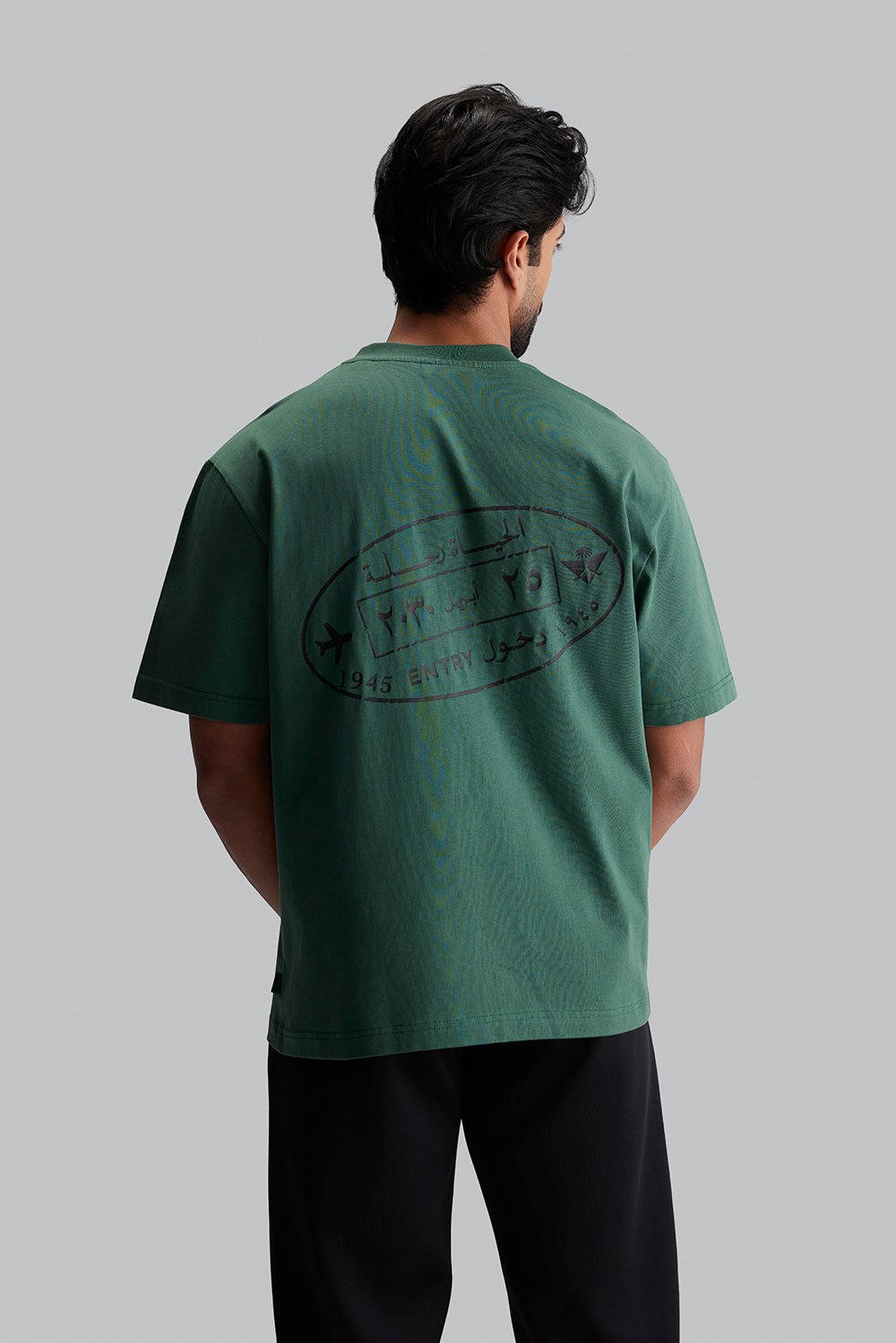 تي شيرت قصّة واسعة بختم SV (مناسب للجنسين)