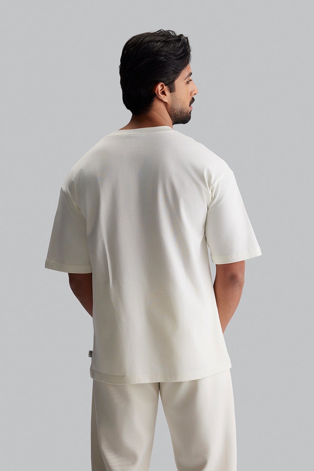 تي شيرت قصّة واسعة بخطوط SV (مناسب للجنسين)