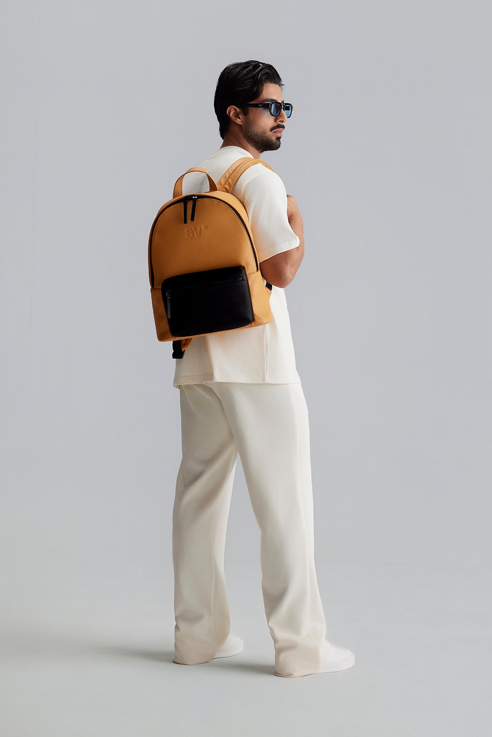 حقيبة ظهر جلدية - تان (مناسب للجنسين)