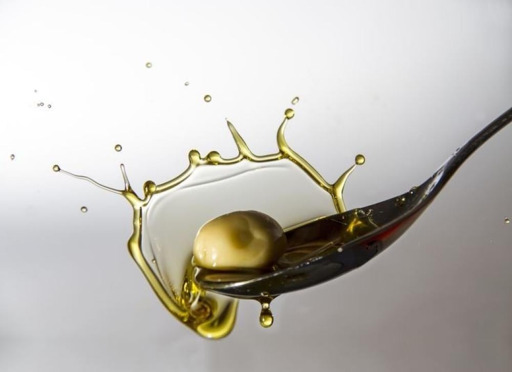 ملعقه من الزيت ماقبل النوم