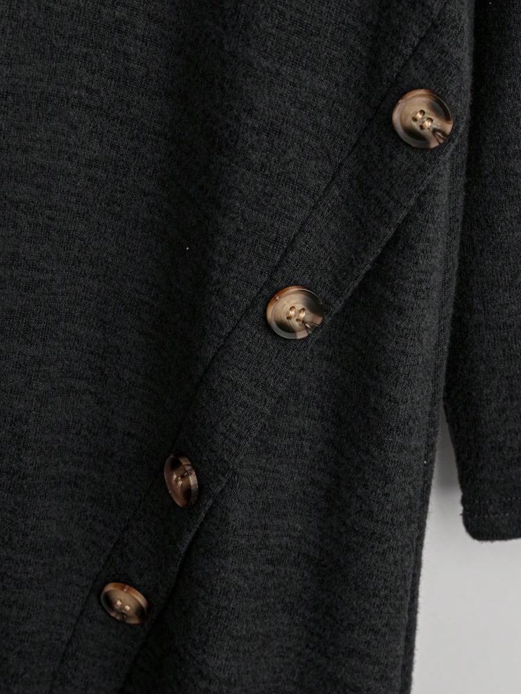 فستان طويل أنيق بطبعة هندسية وأكمام طويلة