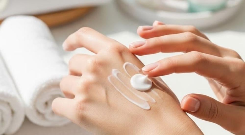 متى أرطب جسمي بعد الليزر؟ الوقت الصحيح ونصائح العناية 2026