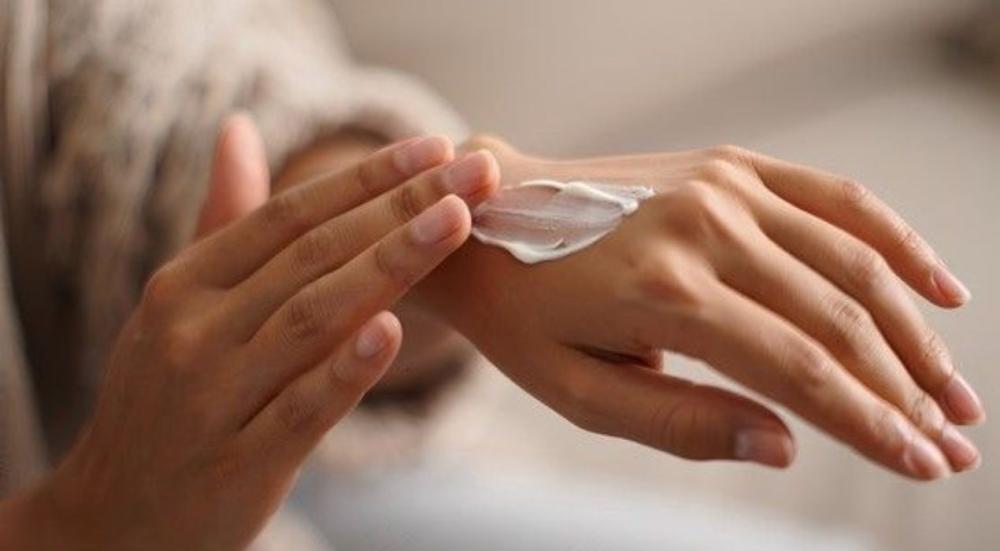 افضل مرطب بعد الليزر