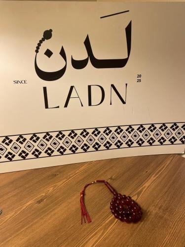مسباح بكلايت عنابي