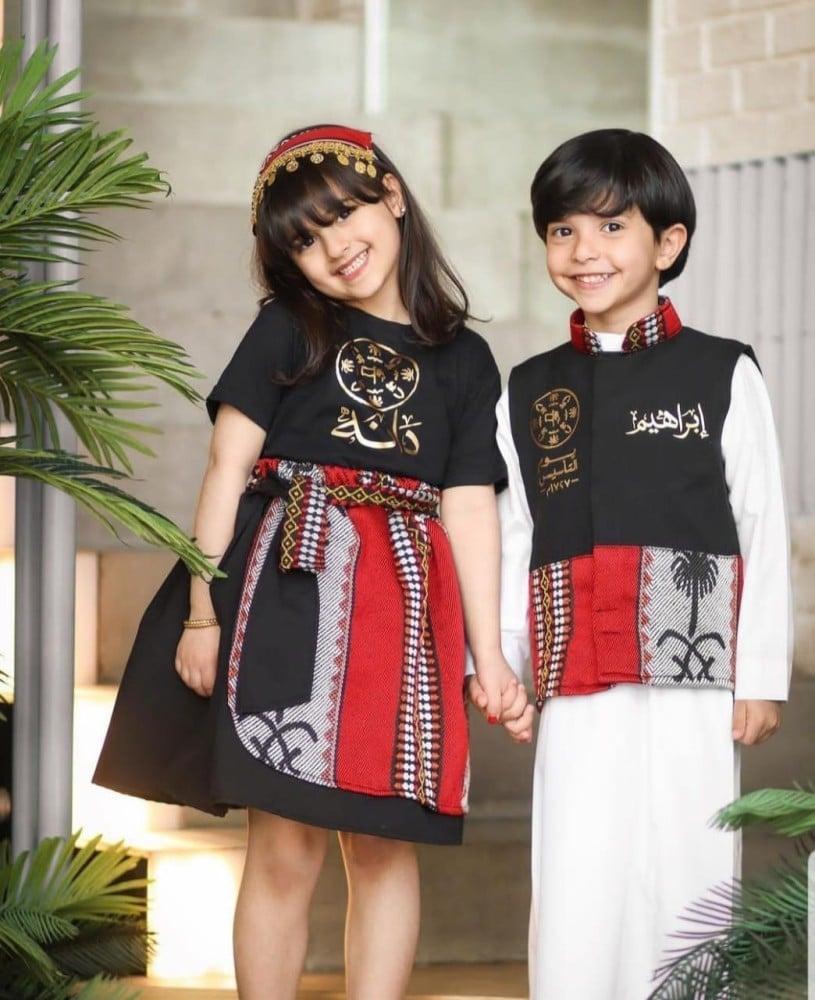 تنورة وتيشيرت  يوم التأسيس بالاسم - متجر تفاصيل