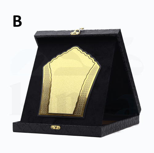 درع نحاسي مزخرف مع اكريليك 36 × 30